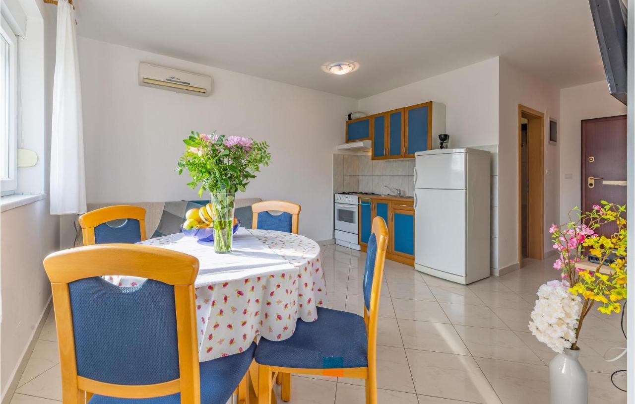 Lovely Apartment In Medulin With Kitchen Exterior photo