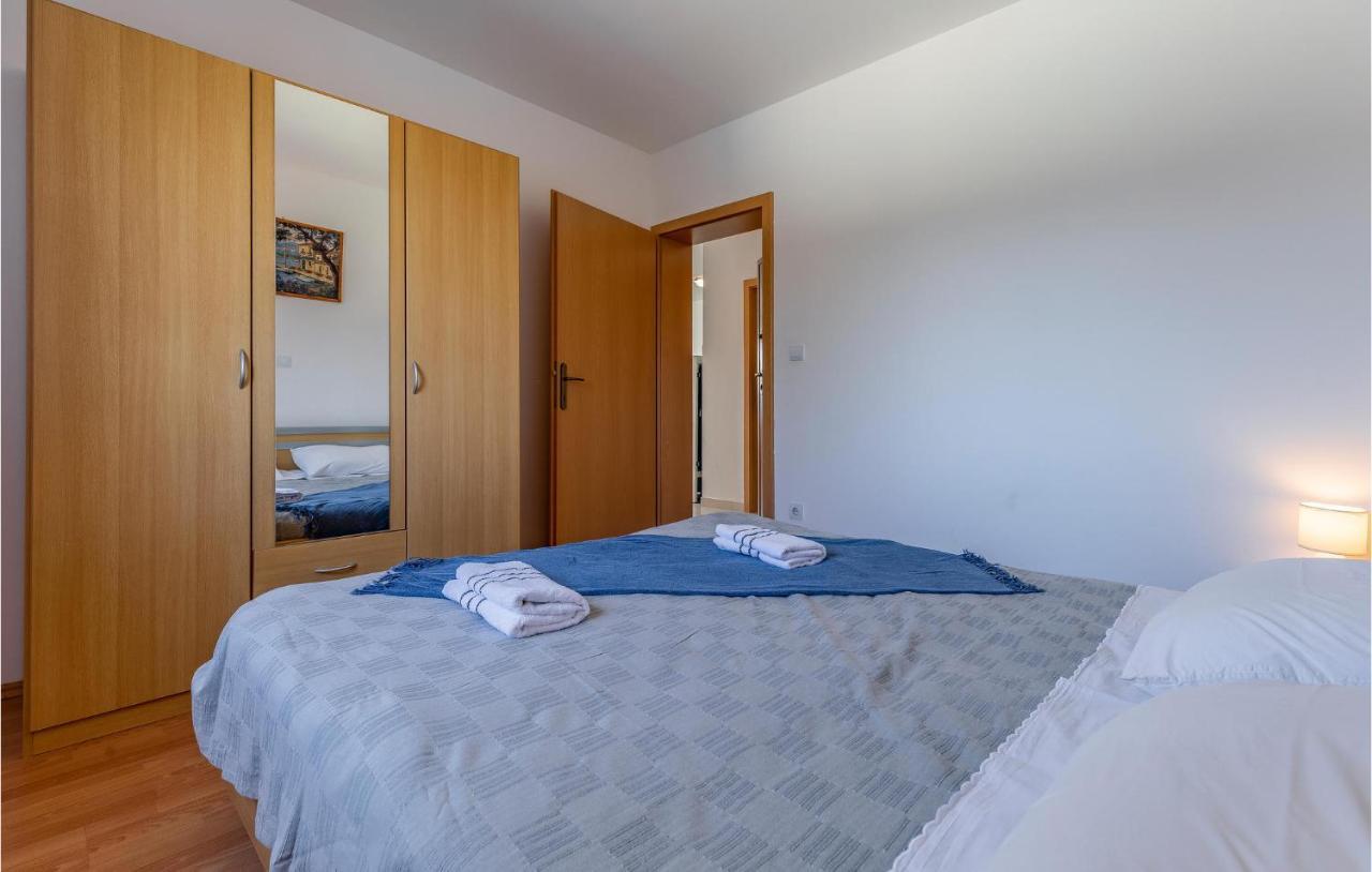 Lovely Apartment In Medulin With Kitchen Exterior photo